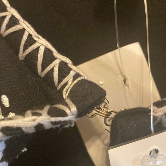 NWT embroidered knit top - Picture 5 of 6